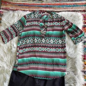 Size S Discreet USA tunic blouse with funky print